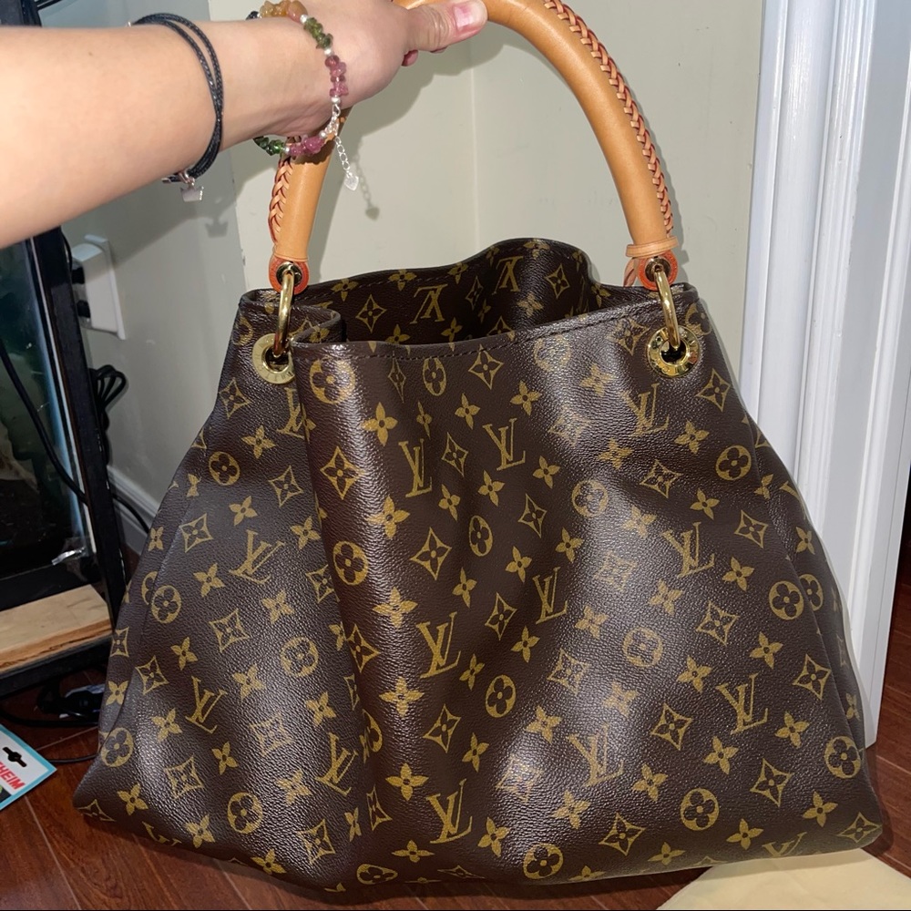Louis Vuitton Artsy MM